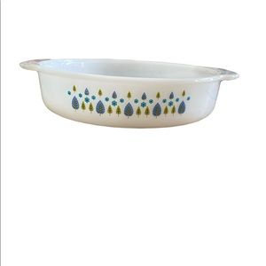 Fire King Swiss "Chalet" Round Casserole Dish
No chips